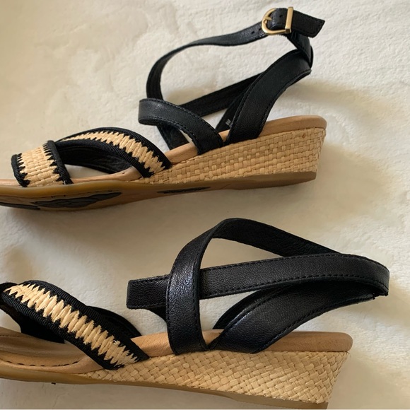 Born Summer Wedges Strappy Sandals Size 8 - Picture 8 of 8